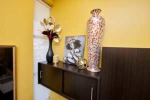 decorative items in Latoya's suite