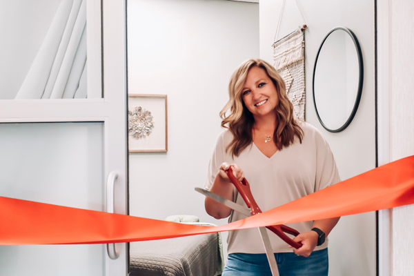 Blonde Member cutting the ribbon to her new suite at MY SALON Suite